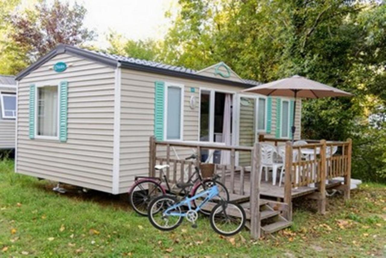 Camping Les Rives Du Lac De Vinca Esterno foto