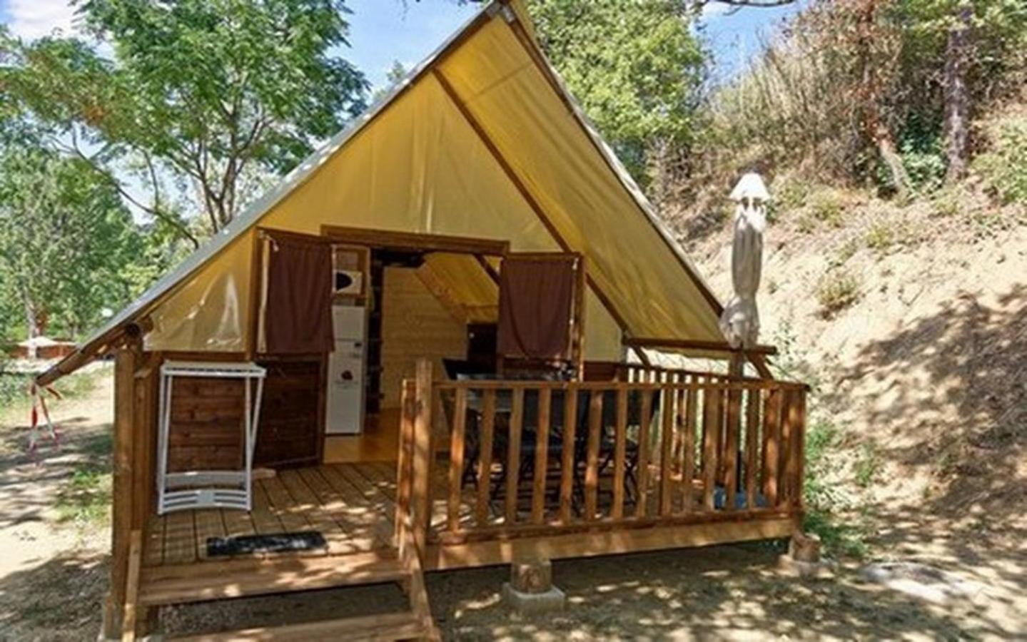 Camping Les Rives Du Lac De Vinca Esterno foto