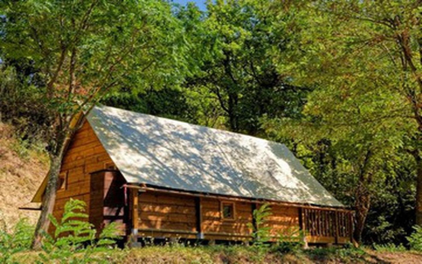 Camping Les Rives Du Lac De Vinca Esterno foto