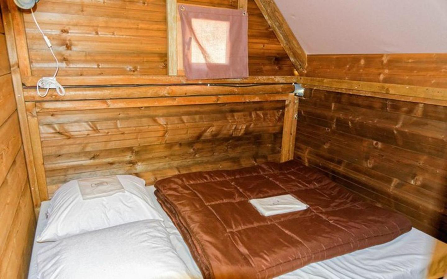 Camping Les Rives Du Lac De Vinca Esterno foto