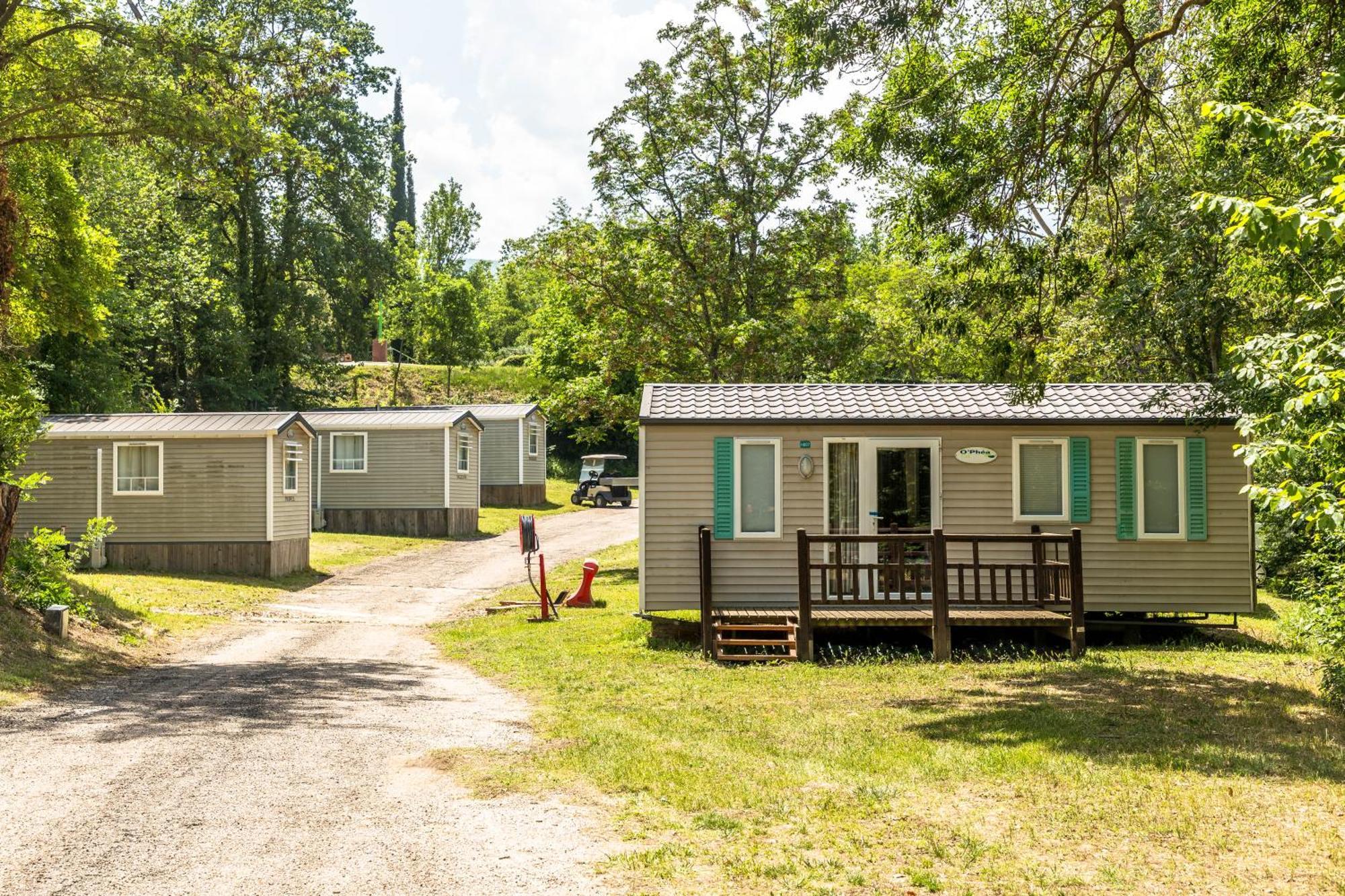 Camping Les Rives Du Lac De Vinca Esterno foto