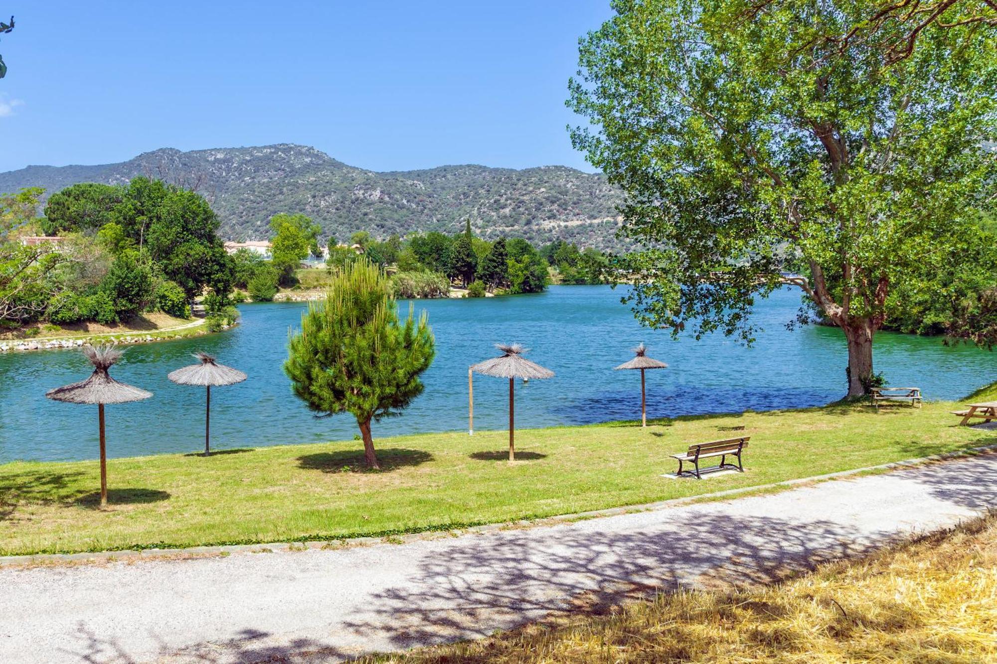 Camping Les Rives Du Lac De Vinca Esterno foto