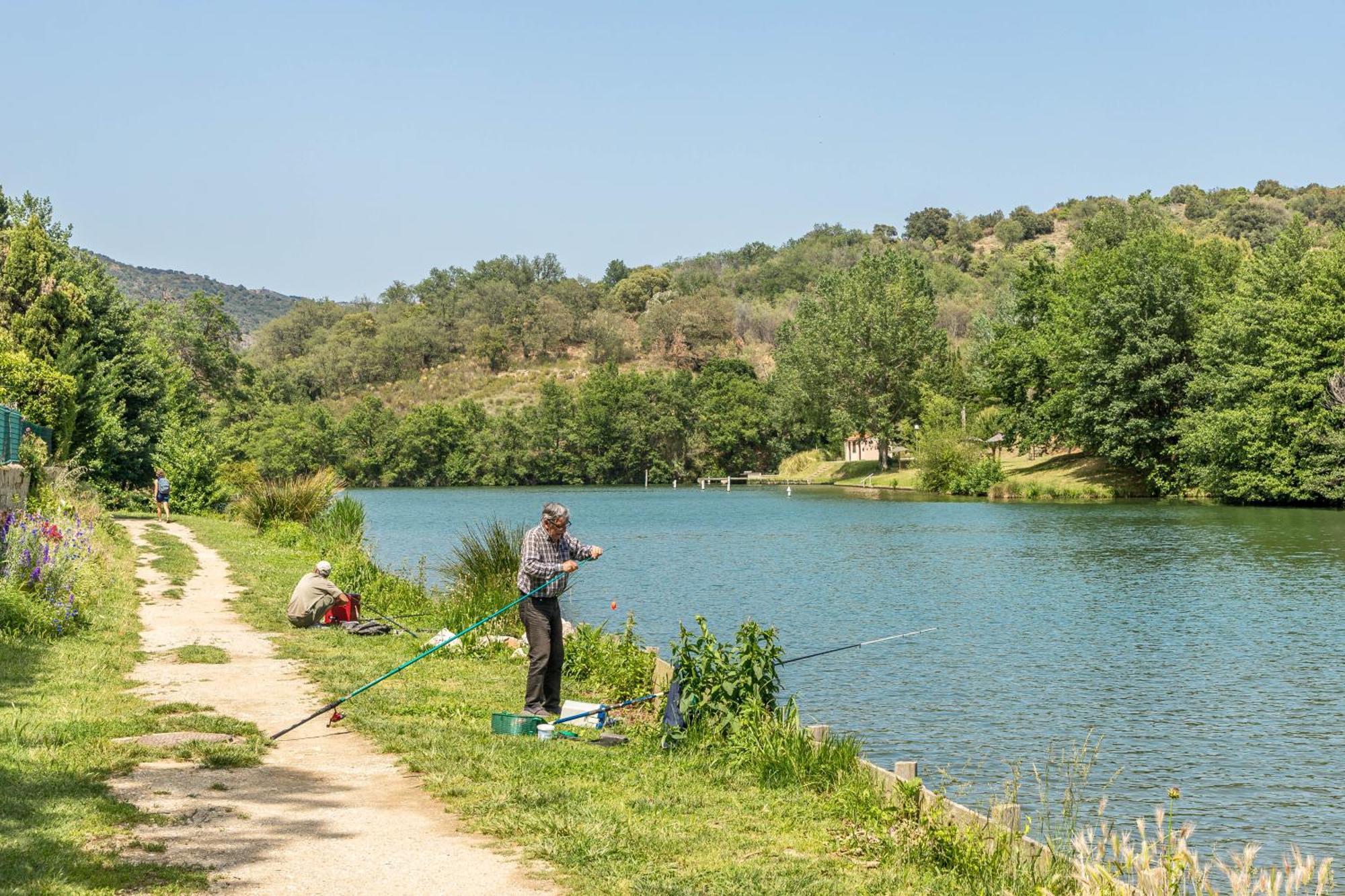 Camping Les Rives Du Lac De Vinca Esterno foto